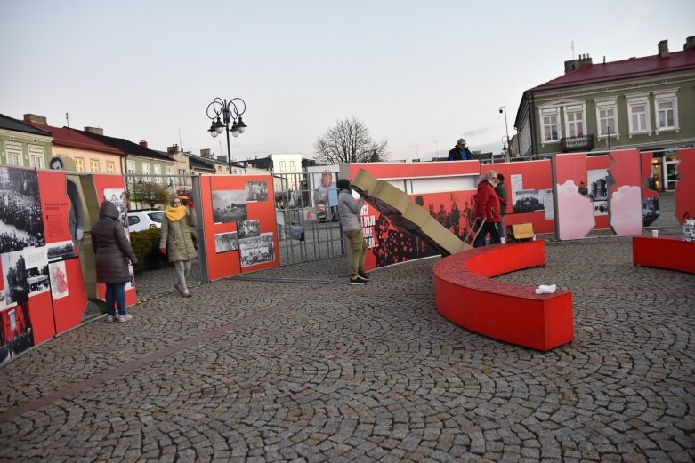  103 lata niepodległości Polski. Zobacz wystawę na rynku 