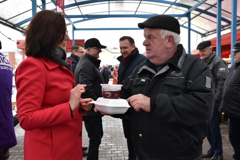  120 wigilijnych zestawów trafiło do mieszkańców Skierniewic  