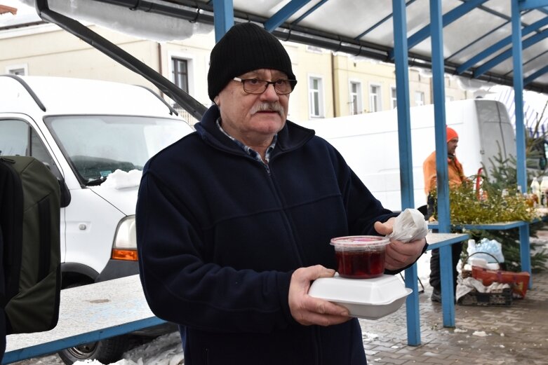  120 wigilijnych zestawów trafiło do mieszkańców Skierniewic  