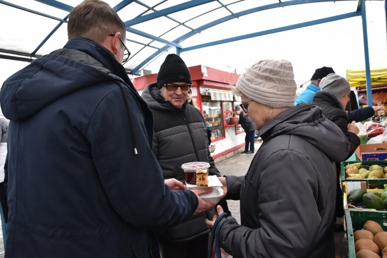  120 wigilijnych zestawów trafiło do mieszkańców Skierniewic  