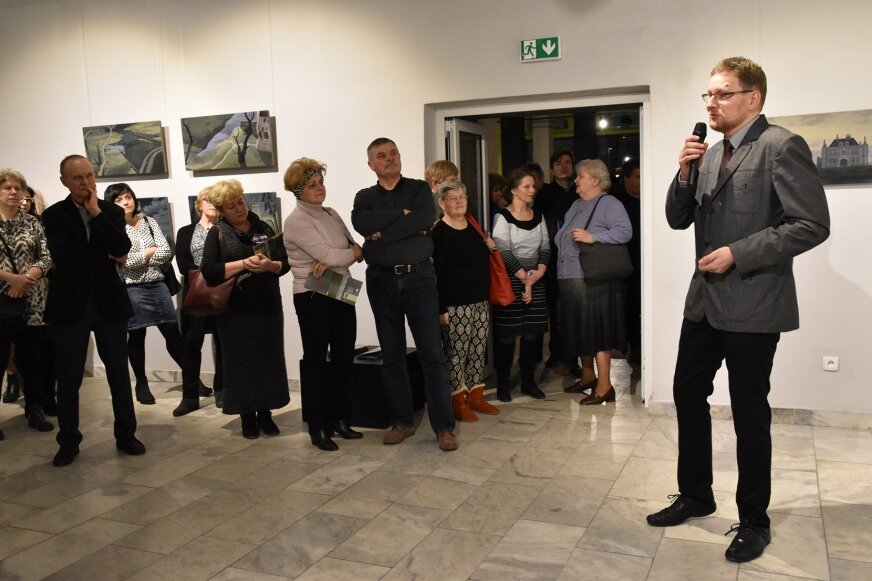 Wernisaż wystawy doktorskiej Daniela Cybuli przyciągnął do galerii BWA wielu miłośników sztuki współczesnej. 