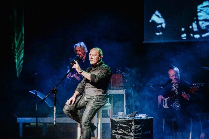Andrzej Krzywy z zespołem De Mono zagrał koncert w Rawie Mazowieckiej z okazji Dnia Kobiet