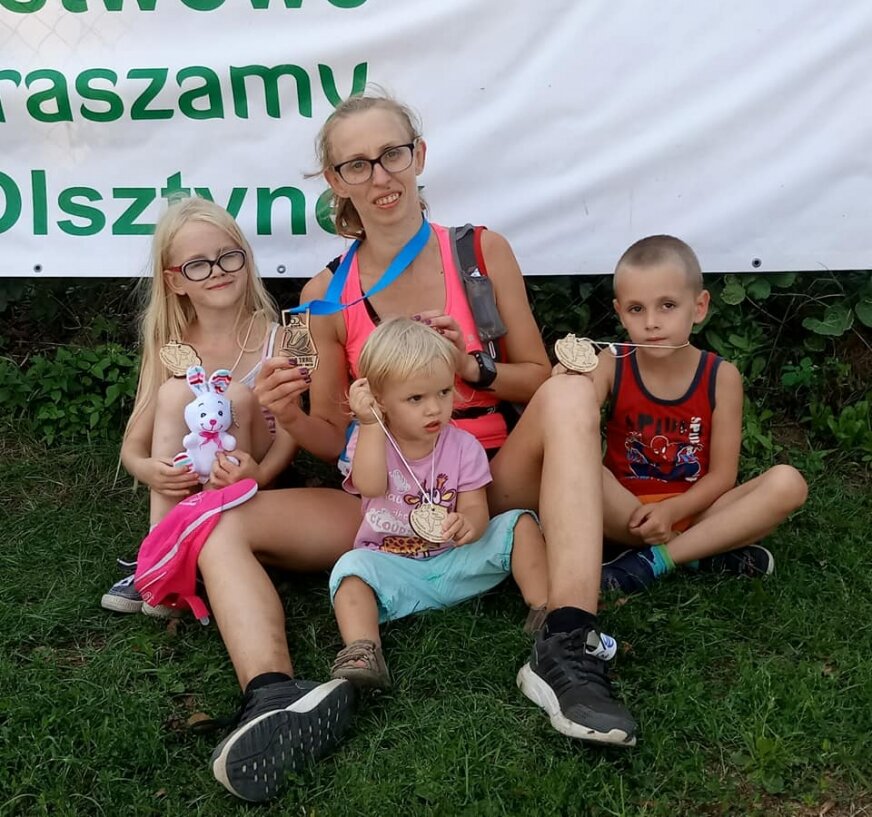 I Ultra Trail Warmii i Mazur 50+ (czas 6:59:48) z najwspanialszymi kibicami – Hanią, Rafałkiem i Zuzią