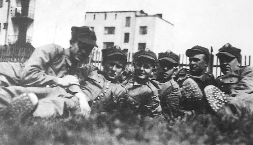 Na imieniny marszałka Józefa Piłsudskiego otrzymali pierwszy awans na sterszego strzelca z cenzusem. Była to okazja do małych uroczystości w izbach żołnierskich. Z chwilą narastania kryzysu politycznego i zagrożenia na wypadek wojny w mobilizacji marcowej wraz z 18 pułkiem piechoty wzięła udział szkoła. 
