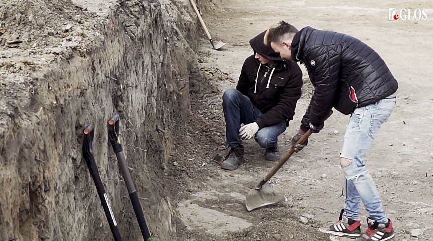 Trwa ekshumacja w Skierniewicach. Archeolodzy zabezpieczyli już 250 pochówków