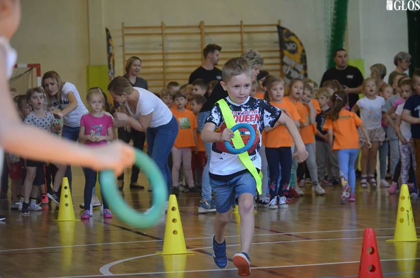 Sportowe doświadczenie maluchów ze skierniewickich przedszkoli. Dzieci wzięły udział w Olimpiadzie Przedszkolaka.