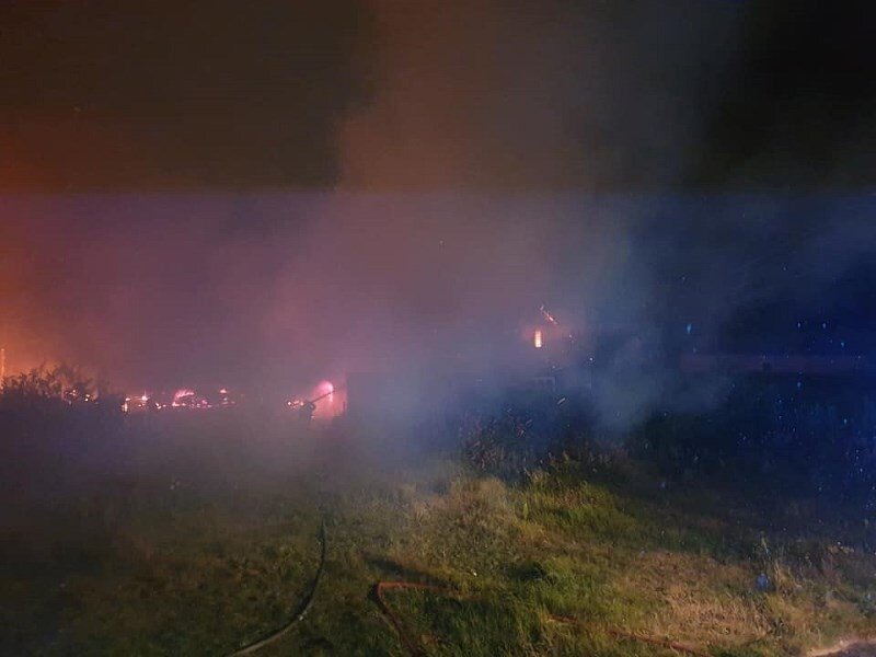 Z ogniem walczyło 16 strażaków, w tym druhowie z OSP Nowe Kozłowice.  