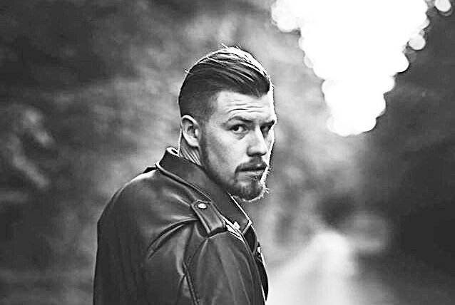 Krzysztof Jankiewicz przez 3 lata przebywał w Stanach Zjednoczonych, od 2 mieszka w Berlinie.