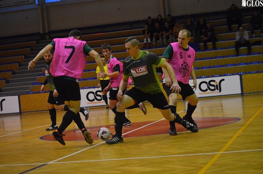 Zespoły grające w ligach futsalu mają za sobą 8 kolejek ligowych i pierwsze mecze w Pucharze Ligi. 