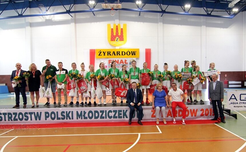 Bez wątpienia w 2019 największe sukcesy sportowe odnosiły żyrardowskie koszykarki z UKT Trójka. Na zdjęciu medalistki mistrzostw Polski w kategorii U14.  