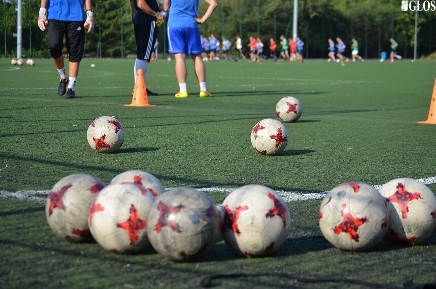 Wydaje się, że współpraca klubów piłkarskich w Skierniewicach może przynieść adeptom piłki oraz miastu wiele korzyści. 
