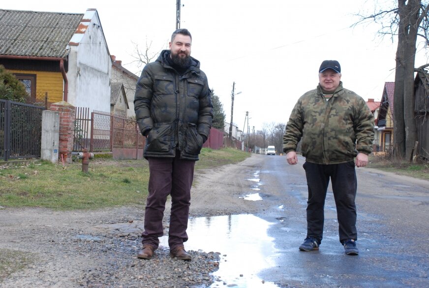 Sołtys i radny z Pszczonowa twierdzą, że gorszej drogi w gminie Maków nie ma. 