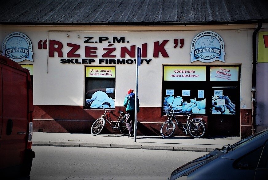 Jeżowska firma ma swoje sklepy również w Skierniewicach.  