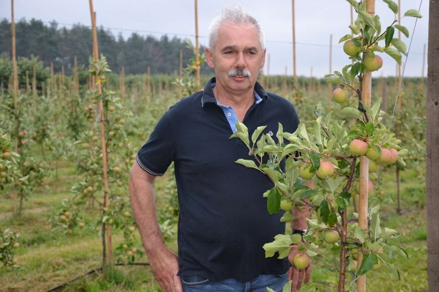 Krzysztof Czarnecki przyznaje, że sadownicy borykają się z wieloma problemami (fot. archiwum „Głosu”) 