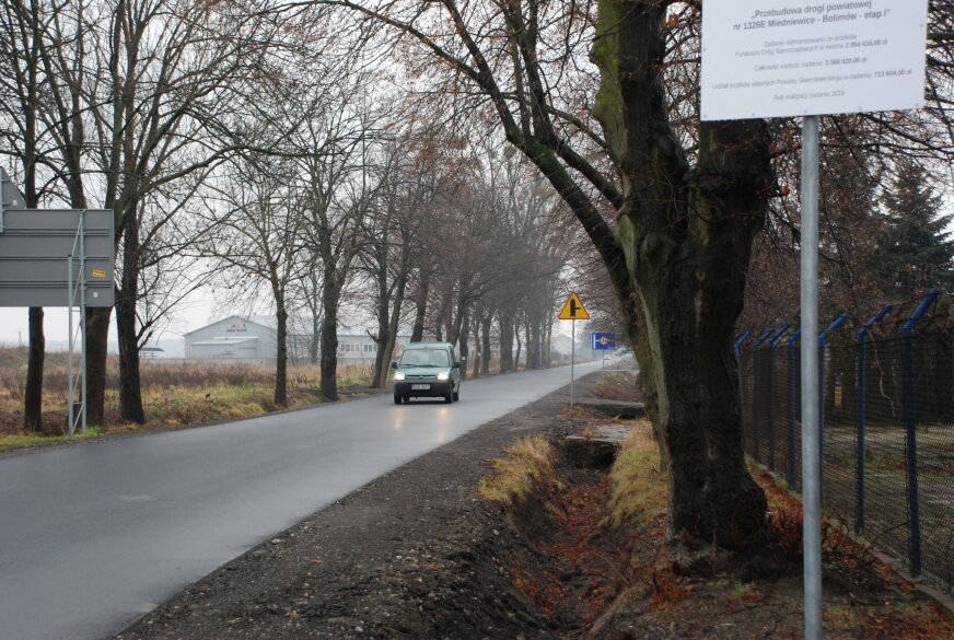 Pierwszy etap modernizacji powiatowej drogi do Miedniewic został skończony pod koniec 2019 roku. 