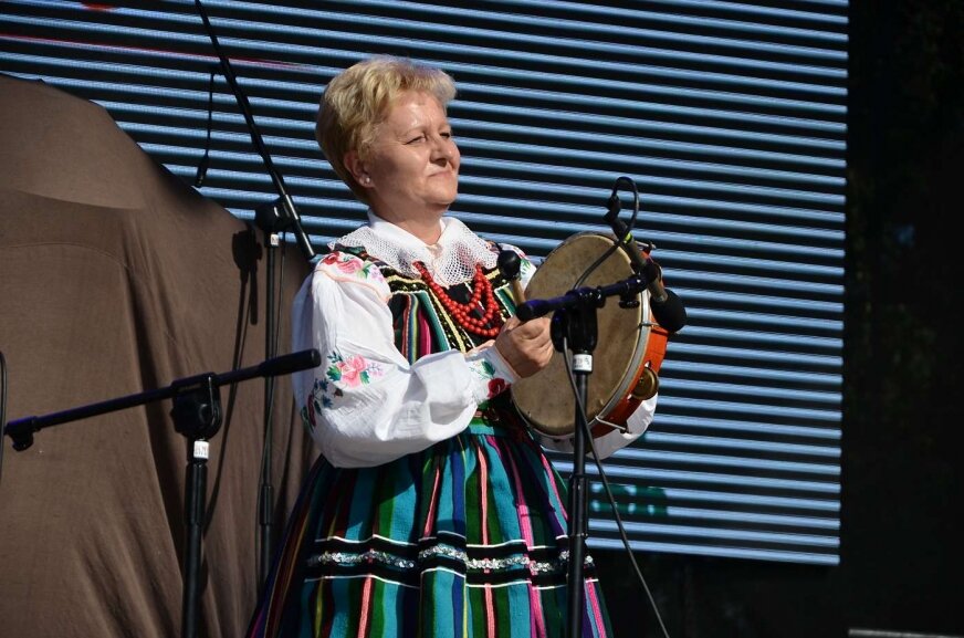 Polecam tę książkę wszystkim miłośnikom tradycji i kultury ludowej – zachęca Danuta Dębska. – Rawskie wesela były przepiękne, barwne, rozśpiewane. Mam nadzieję, że publikacja przywoła wspomnienia czasów, które bezpowrotnie przeszły, lecz mimo to są skarbnicą kultury i wartości tradycji ludowej