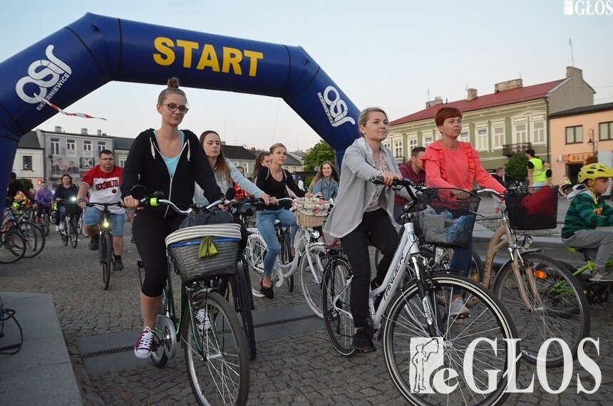 Przed rokiem w nocnym przejeździe rowerowym udział wzięło około 700 osób. W tym roku restrykcje zezwalają na limit 250 uczestników. 