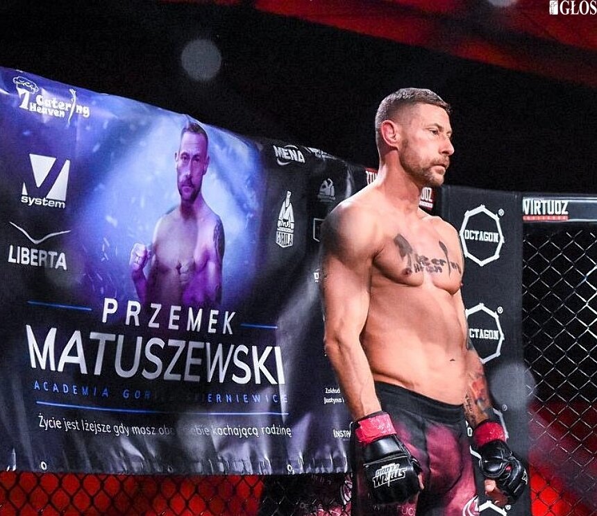 W grudniu 2019 roku Przemek Matuszewski zwyciężył przed czasem w gali Wirtuoz Challenge IV Rawa Mazowiecka Fight Night z Maksymem Pokropyvnym. Dziś także przed czasem pokonał w Wolborzu Piotra Janika. 