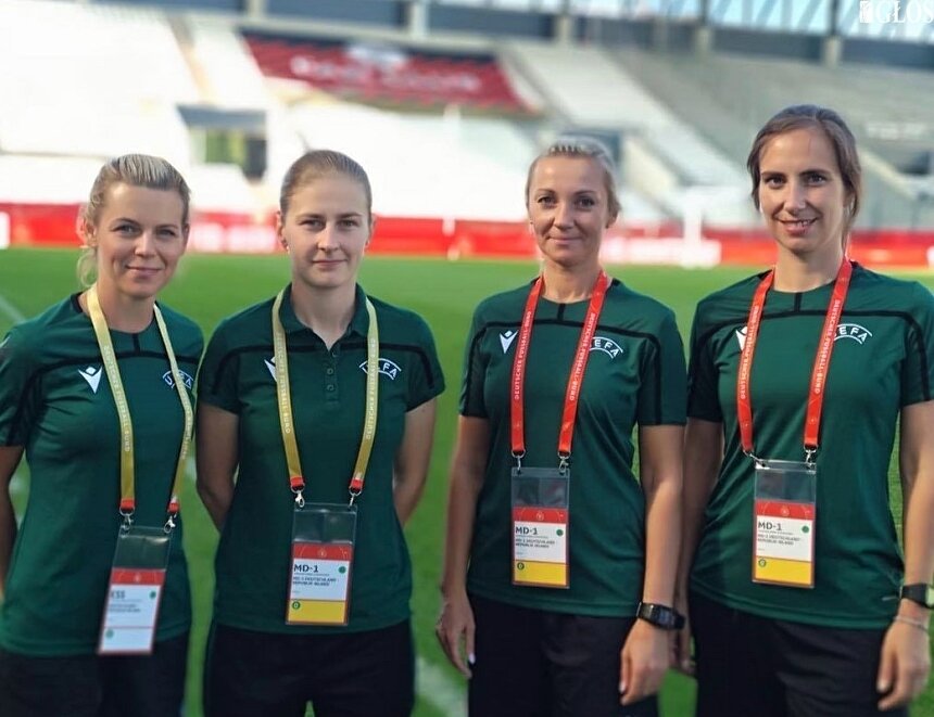 Od lewej Katarzyna Wojs, Michalina Diakow Monika Mularczyk i Anna Dąbrowska. Zdjęcie zostało wykonane w Essen przed meczem reprezentacji kobiet Niemcy-Irlandia. 