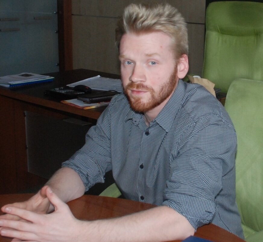 Adam Gasińki łączy wiele funkcji, w tym stanowisko dyrektora MCK. 