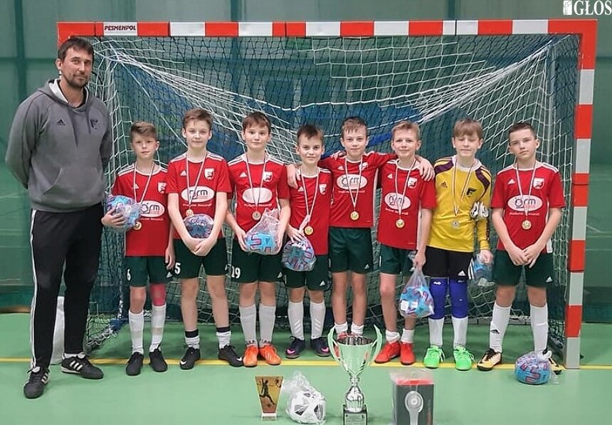 Zespół MLKS Widok Skierniewice złożony z piłkarzy urodzonych w 2009 roku wygrał Turniej o Puchar Prezydenta Miasta Skierniewice Krzysztofa Jażdżyka 