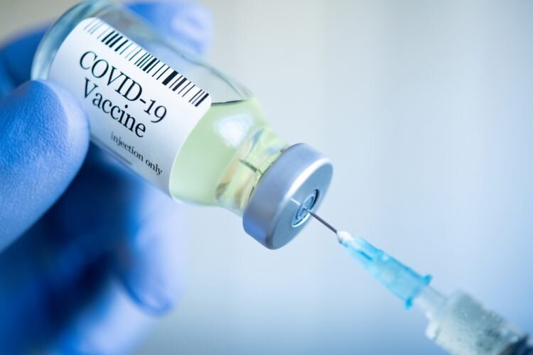Szczepienie przeciw COVID-19 jest bezpłatne. Każdy, kto zostanie zakwalifikowany do szczepienia przez lekarza i będzie zaszczepiony, otrzyma potwierdzenie przyjęcia pierwszej dawki preparatu, wraz z informacją o dacie podania drugiej dawki. 