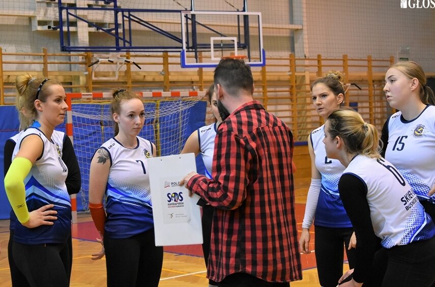 Trzecioligowa drużyna MKS Skier-Vis Business Center Skierniewice dzięki sobotniej wygranej 3:0 z UKS Ozorków zapewniła sobie wicemistrzostwo ligi w łódzkim i awans do półfinału baraży o II ligę. 