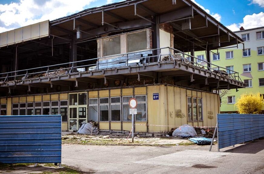 W Skierniewicach znika dawna siedziba skarbówki 
