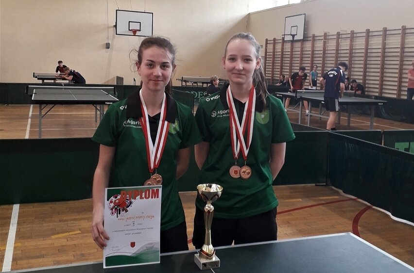 Monika Jacczyk i Patrycja Strojek udanie zaprezentowały się podczas Mistrzostw Województwa Łódzkiego Juniorów w tenisie stołowym. 