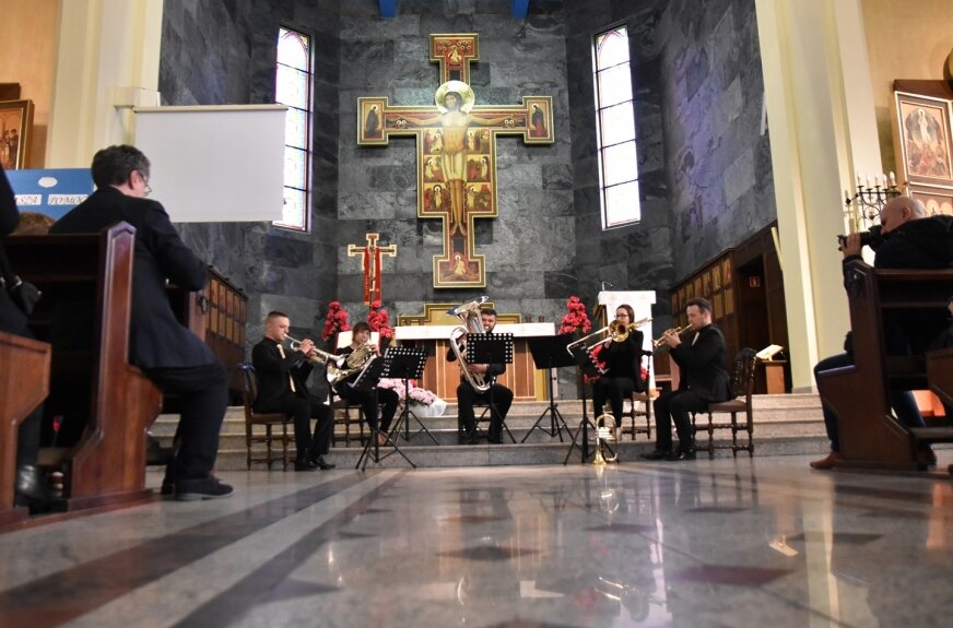 Podczas XIX edycji festiwalu w 2019 r. jeden z koncertów odbył się w kościele p.w. Miłosierdzia Bożego na Zadębiu. 