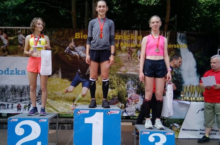 Aleksandra Karolczuk została Mistrzynią Polski U18 w Biegu Górskim w Stylu Alpejskim natomiast Martyna Karolczuk wywalczyła brązowy medal w tej samej kategorii wiekowej