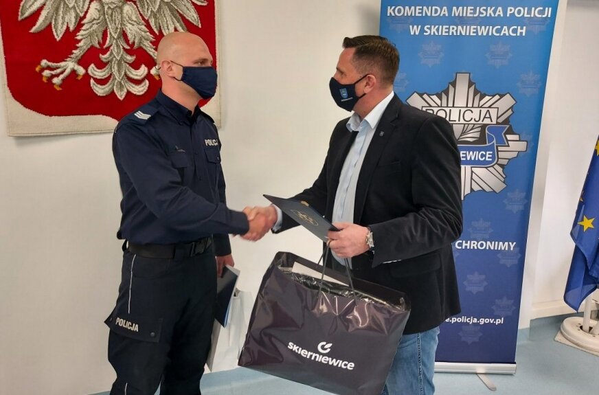 Policjant z Żyrardowa w Skierniewicach uratował życie niemowlakowi 