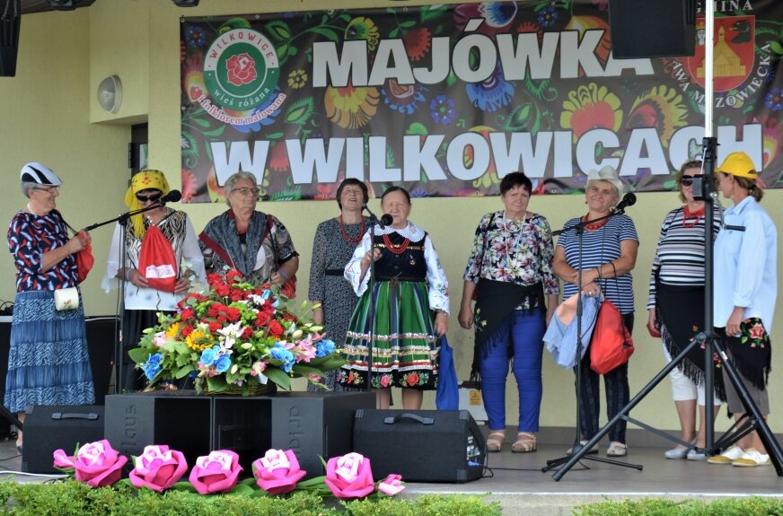 Zofia Sujka (na zdj. w stroju ludowym) od 1970 roku kieruje Kołem Gospodyń Wiejskich. W 1994 roku powstał Ludowy Zespół Obrzędowy „Wilkowianie”. 
