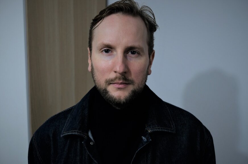Jakub Perełkiewicz, czyli Pereł wyprodukował muzykę do piosenki Sokoła: – „Jak urosnę”. 