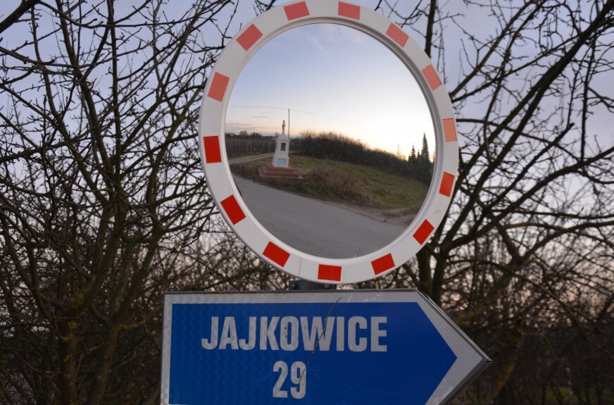 Gmina kilkukrotnie już montowała lustro w Jajkowicach. 