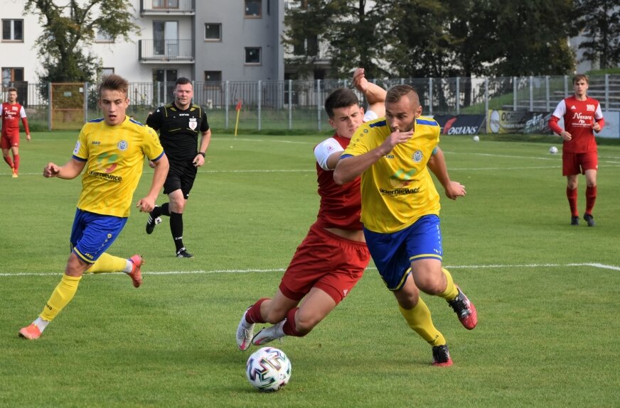 III liga piłki nożnej, Unia Skierniewice − Błonianka Błonie