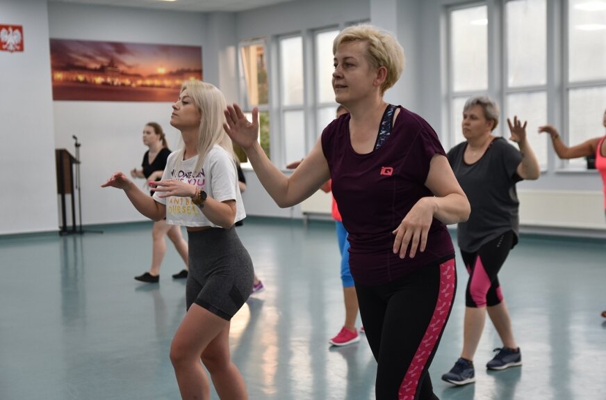 – Zależy nam na tym, żeby treningi Zumby Fitness nie były nudne, ale ciekawe i zachęcające do zabawy – mówi Justyna Sękalska. – Zamysł jest taki, żeby te zajęcia były jak jedna wielka impreza – przychodzimy i bawimy się – zaprasza. 