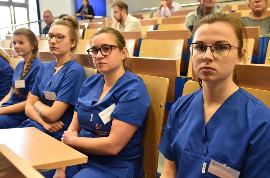 Grupa 20 pielęgniarek i pielęgniarzy ze Skierniewic rusza w świat