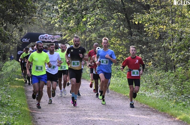 Już po raz czwarty miłośnicy biegania spotkali się by rywalizować w ramach Porankowego Półmaratonu Leśnego.  