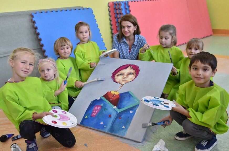 Była jedną z artystek akcji „Malujemy sercem”, przedszkolaki kopiują jej dzieło