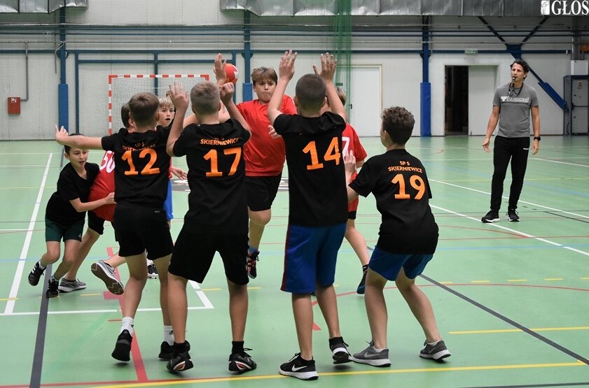 Turniej piłki ręcznej w ramach Igrzysk Dzieci wygrały reprezentacje SP nr 9 i SP nr 4. 