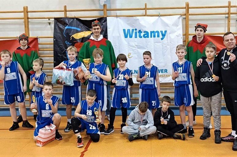 Zespół 9-latków z AZS wygrał swój pierwszy turniej w przygodzie z koszykówką.

 