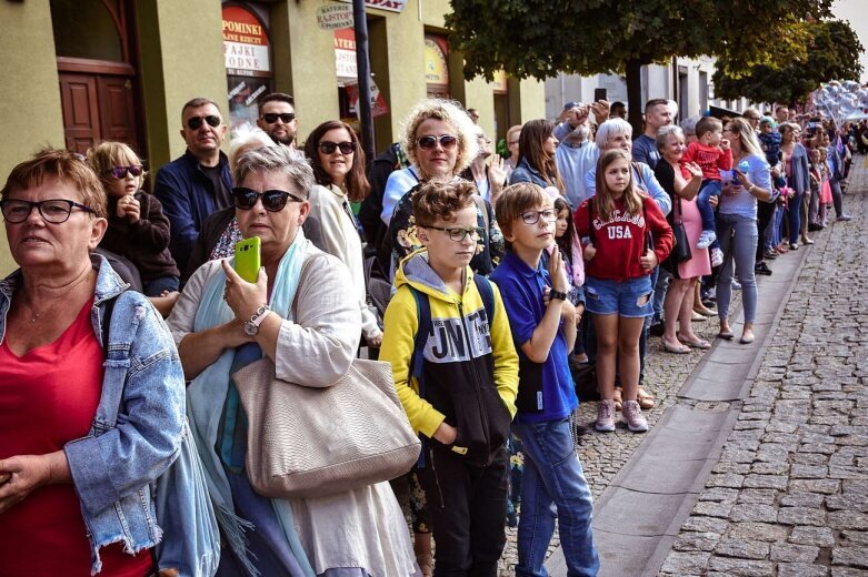  42.SŚKOiW - parada ulicami Skierniewic 