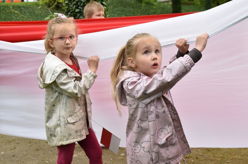 Dzień Flagi w Skierniewicach. To tutaj rozwinięto najdłuższą flagę w Łódzkiem