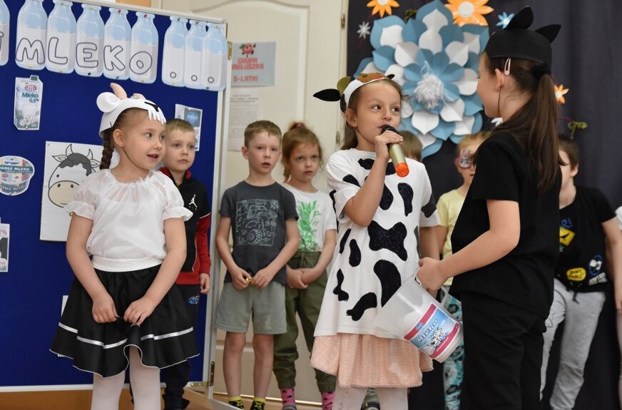 W części artystycznej, przed gośćmi wystąpiły przedszkolaki z najstarszej grupy Słodziaki, które zaprezentowały okolicznościowy program. 