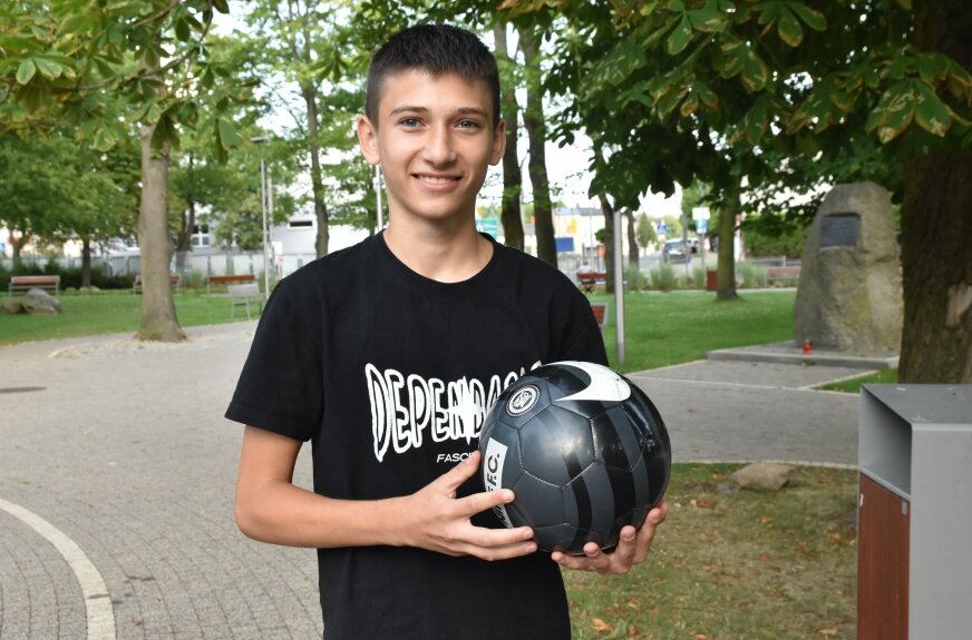 Igor Federowicz właśnie został członkiem klubu sportowego Znicz Pruszków.
– Sport i piłka nożna to całe moje życie – przyznaje.
 