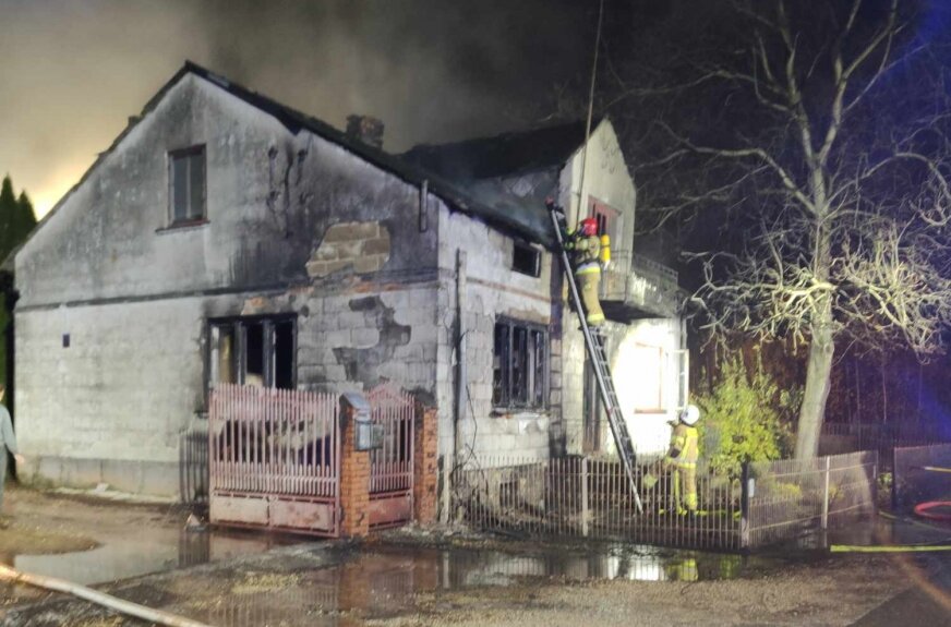 Pożar w Miłochniewicach. Spalony dom i budynek gospodarczy