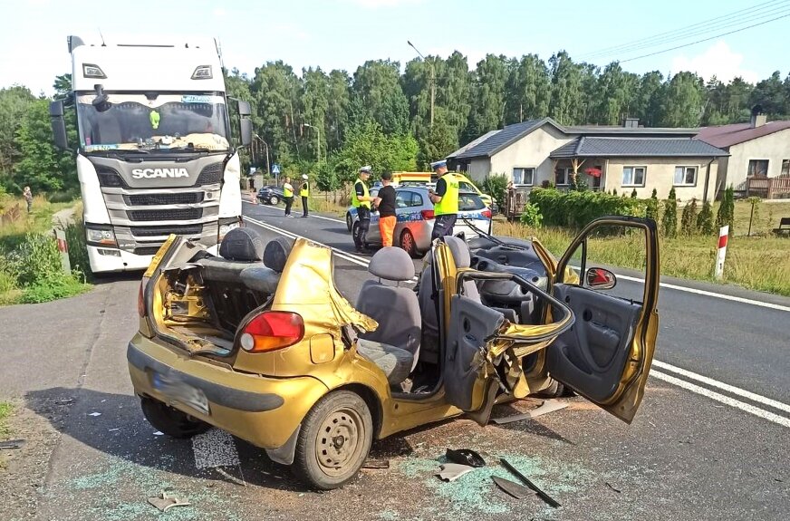 Jedna osoba zginęła (13-latek), a dwie osoby zostały ranne w wypadku na krajowej 50 w miejscowości Zimna Woda (5.07).

 