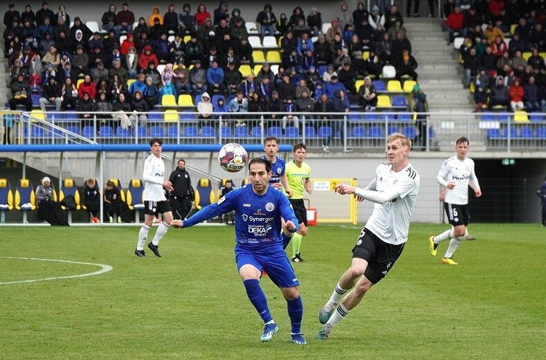 Unia rozbiła rezerwy Legii Warszawa 4:0 w meczu 26. serii gier w grupie pierwszej 3 Ligi. 