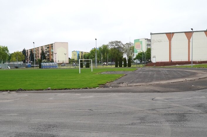 Rozpoczęte w marcu prace przy modernizacji obiektu przy ulicy Tetmajera zostały wstrzymane. Ruszą po uzgodnieniach projektu z Polskim Związkiem Lekkiej Atletyki.

 